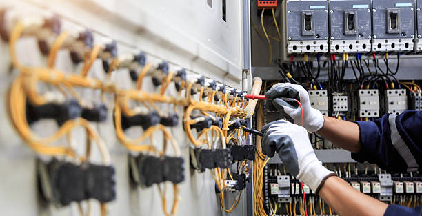 Professional Electrician technician working in Lebanon, VA